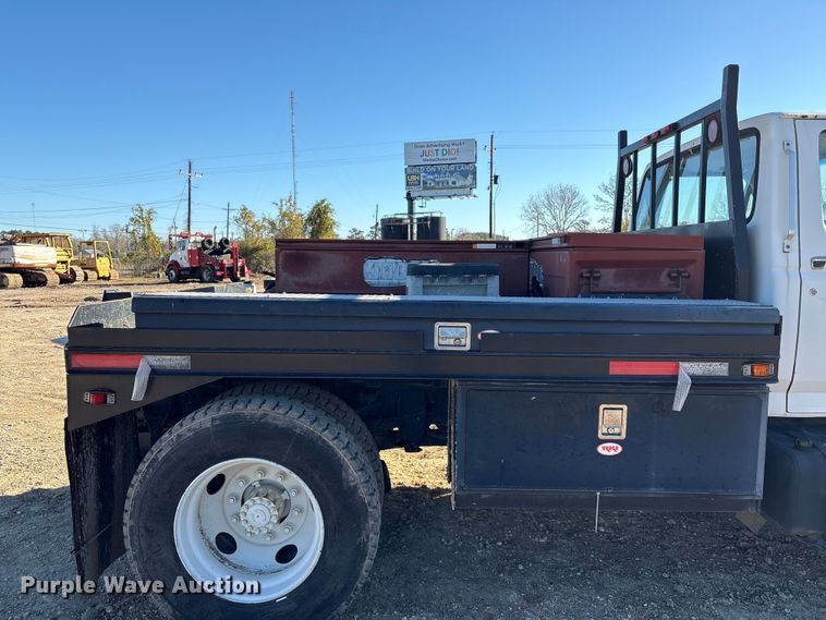 image for item EA7154 1997 Ford F800 semi truck