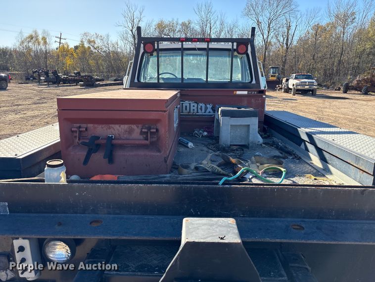 image for item EA7154 1997 Ford F800 semi truck