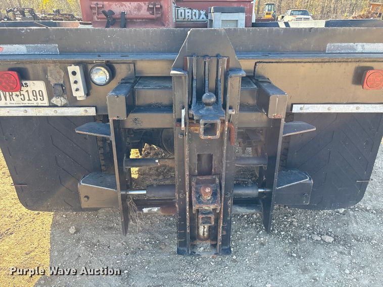 image for item EA7154 1997 Ford F800 semi truck