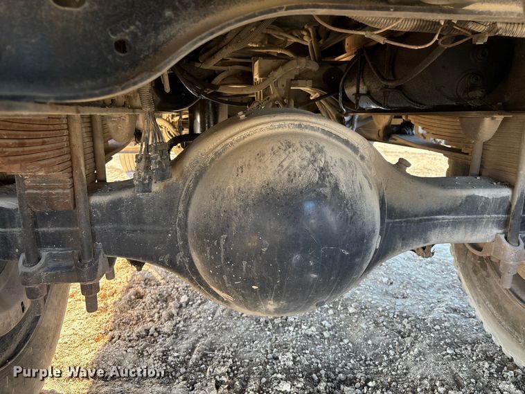 image for item EA7154 1997 Ford F800 semi truck