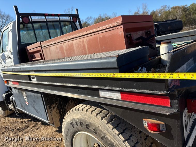 image for item EA7154 1997 Ford F800 semi truck