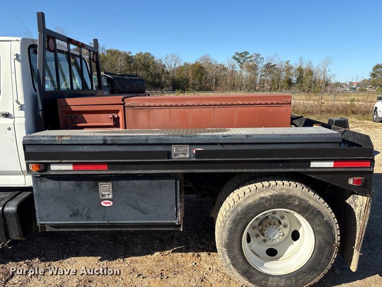 image for item EA7154 1997 Ford F800 semi truck