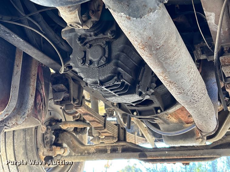 image for item EA7154 1997 Ford F800 semi truck