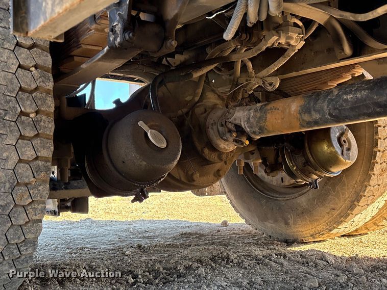 image for item EA7154 1997 Ford F800 semi truck