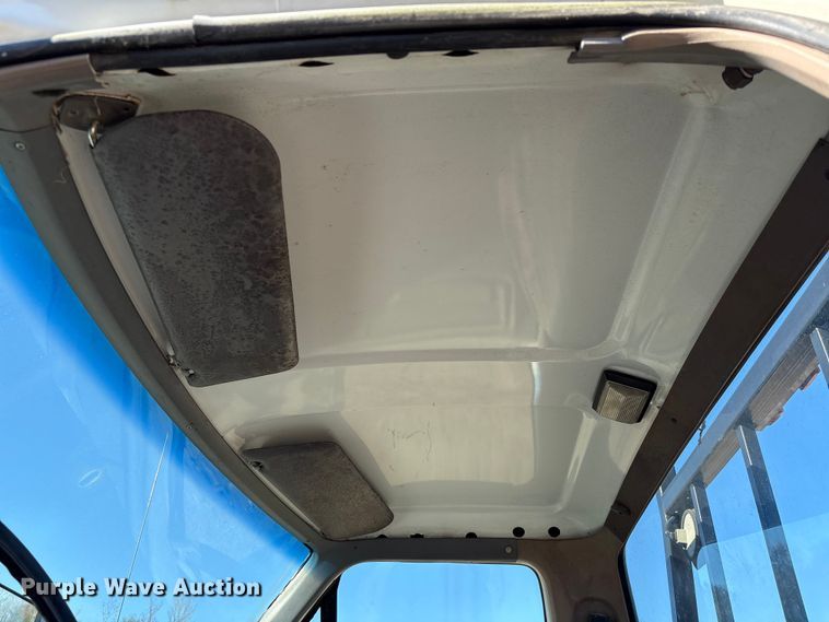 image for item EA7154 1997 Ford F800 semi truck