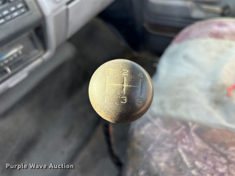 image for item EA7154 1997 Ford F800 semi truck