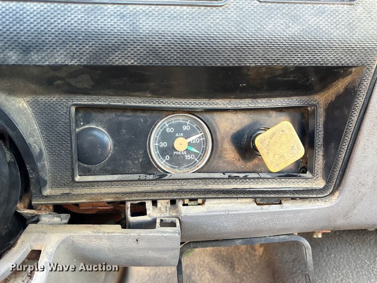 image for item EA7154 1997 Ford F800 semi truck