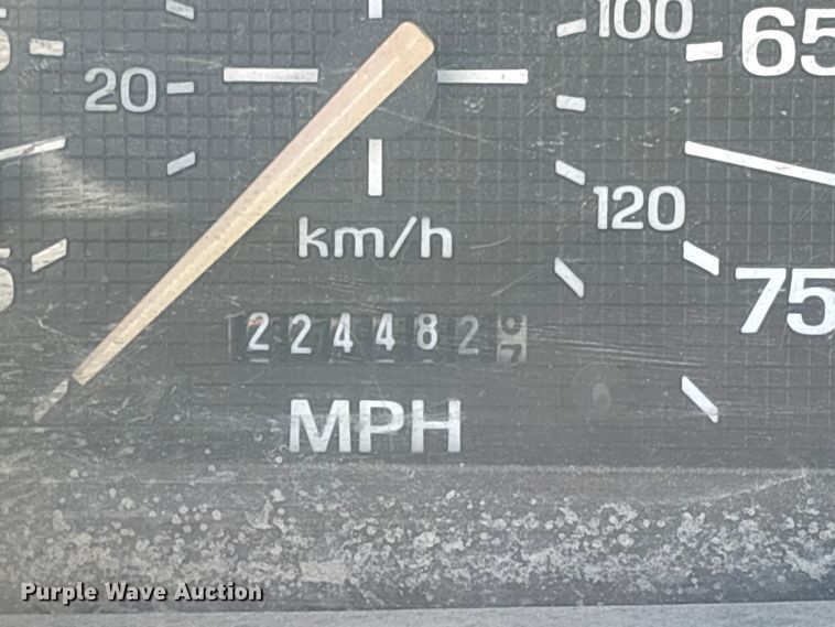 image for item EA7154 1997 Ford F800 semi truck