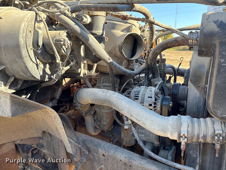 image for item EA7154 1997 Ford F800 semi truck