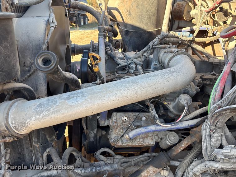 image for item EA7154 1997 Ford F800 semi truck