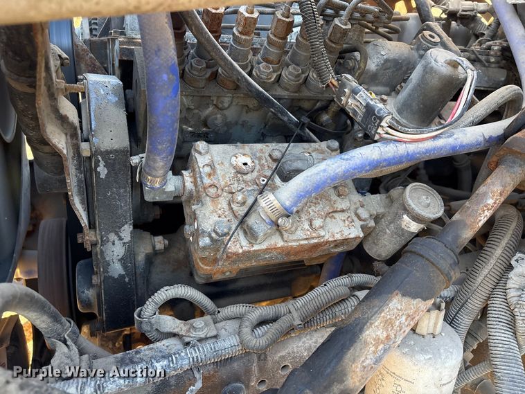 image for item EA7154 1997 Ford F800 semi truck