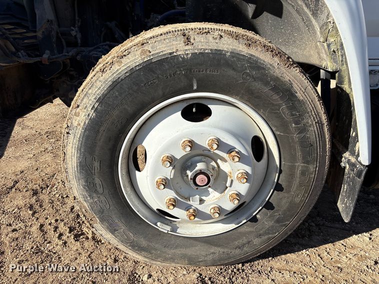 image for item EA7154 1997 Ford F800 semi truck