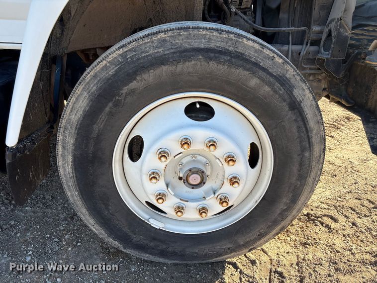 image for item EA7154 1997 Ford F800 semi truck