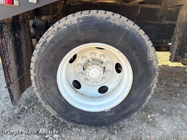 image for item EA7154 1997 Ford F800 semi truck