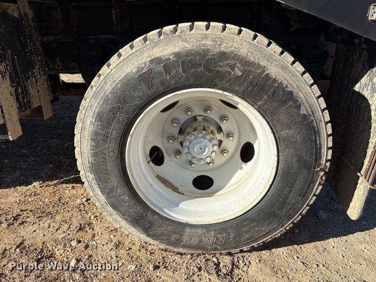 image for item EA7154 1997 Ford F800 semi truck