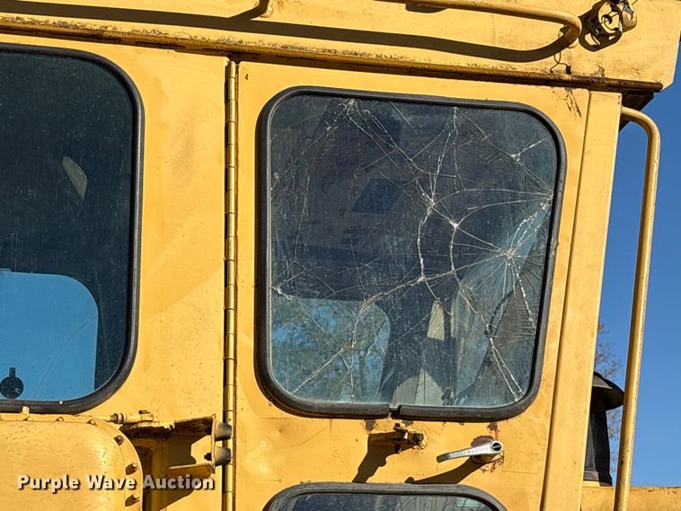 image for item EA7155 1985 Caterpillar D7G dozer