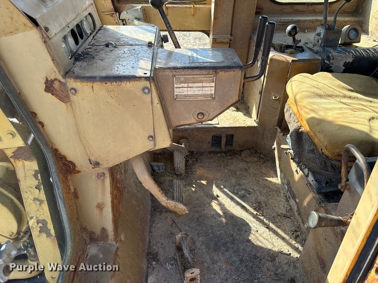 image for item EA7155 1985 Caterpillar D7G dozer