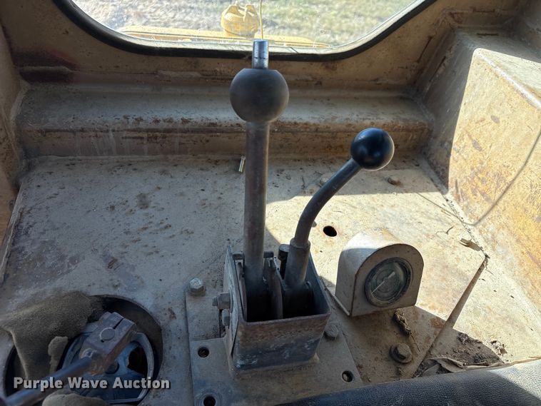 image for item EA7155 1985 Caterpillar D7G dozer