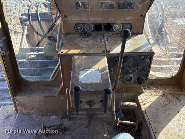 image for item EA7155 1985 Caterpillar D7G dozer