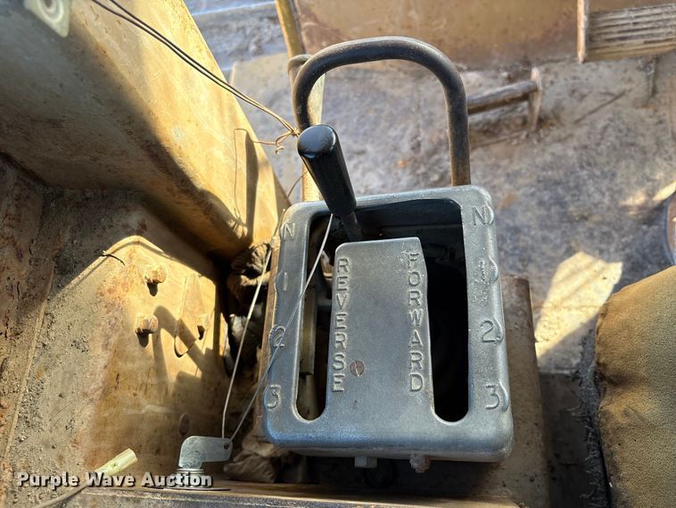 image for item EA7155 1985 Caterpillar D7G dozer