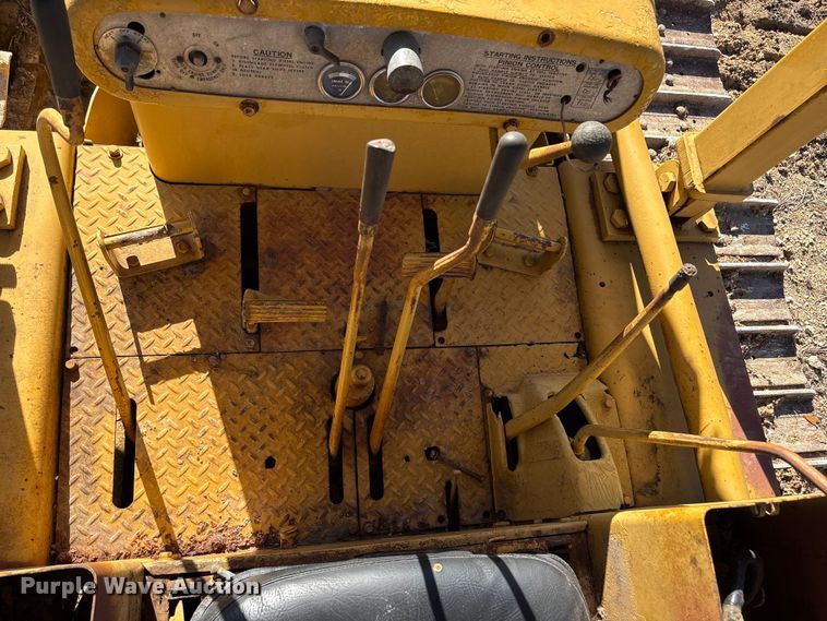 image for item EA7156 Caterpillar D6B 