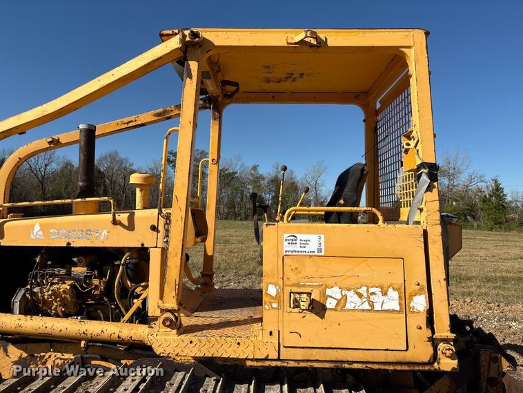 image for item EA7157 Dressta TD-8H dozer
