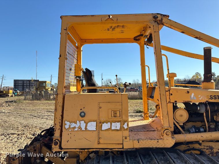 image for item EA7157 Dressta TD-8H dozer