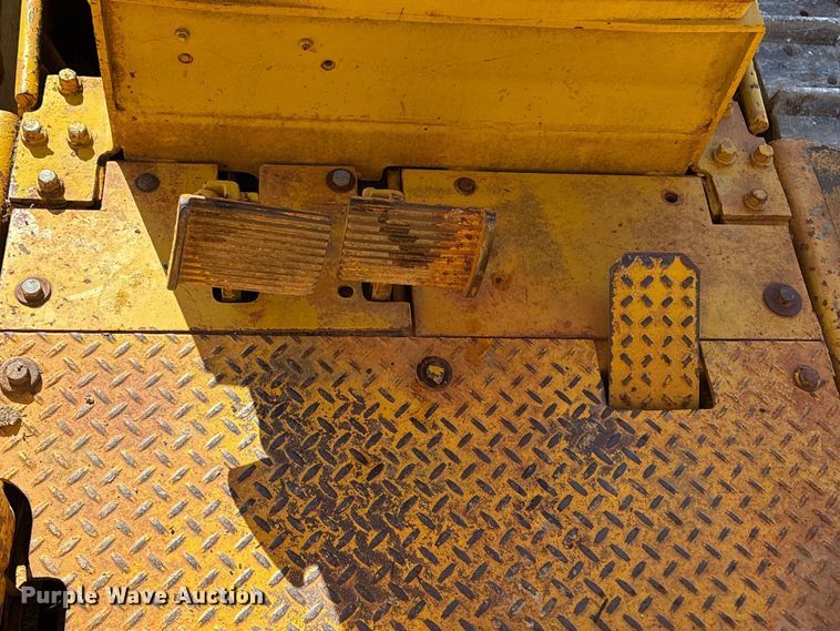 image for item EA7158 Allie Chalmers HD-11 Crawler Dozer