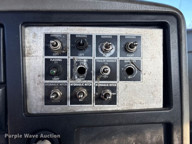 image for item EA7159 2009 International 8600 SBA semi truck