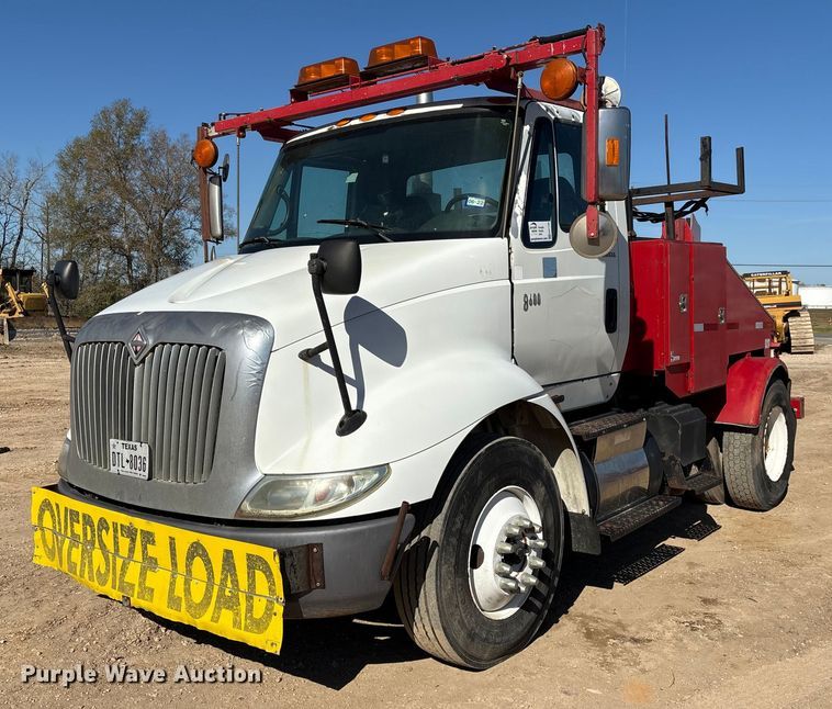 image for item EA7160 2006 International 8600 semi truck