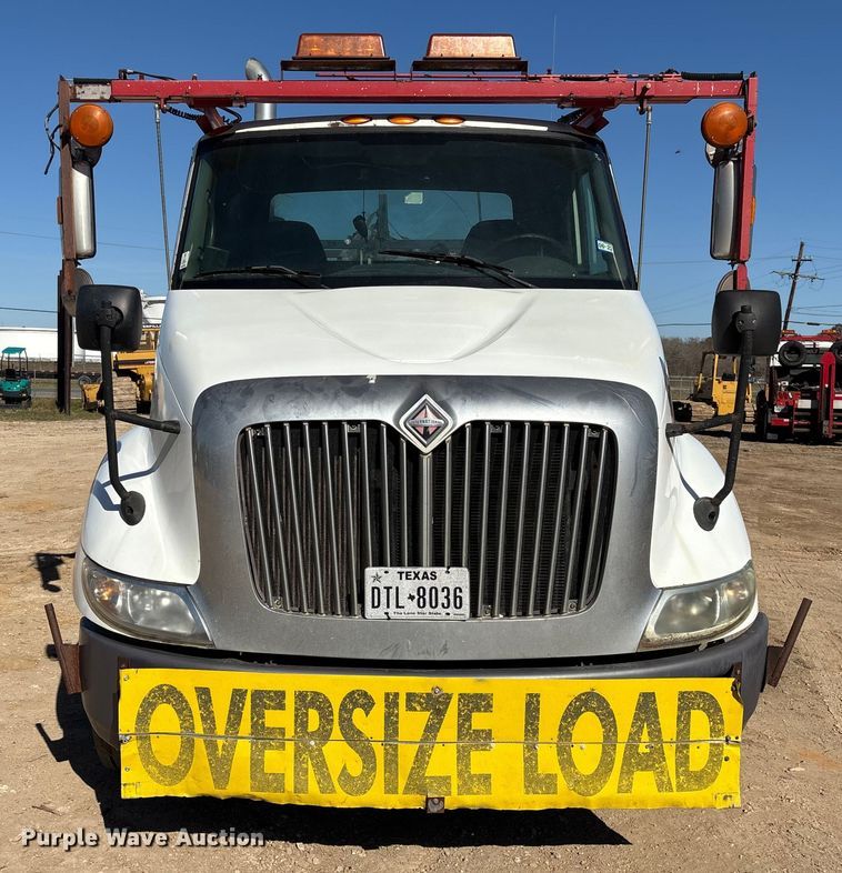 image for item EA7160 2006 International 8600 semi truck