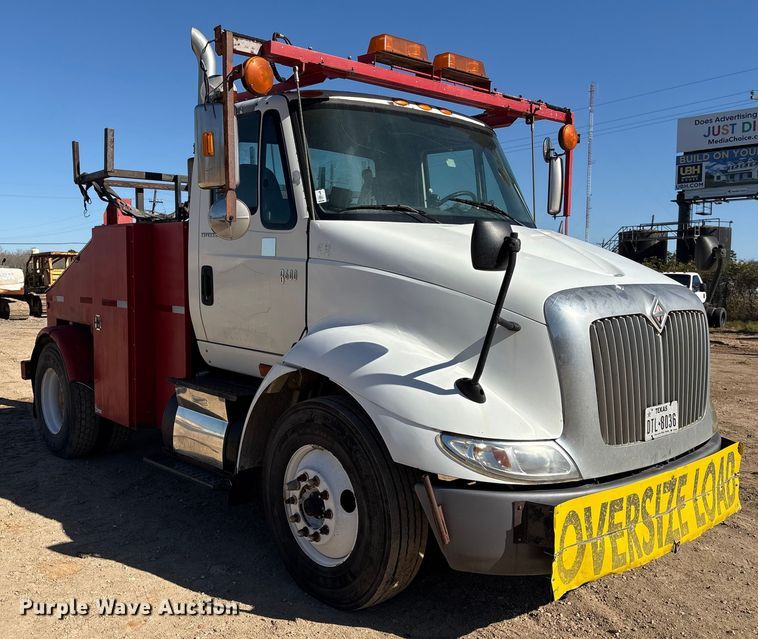 image for item EA7160 2006 International 8600 semi truck