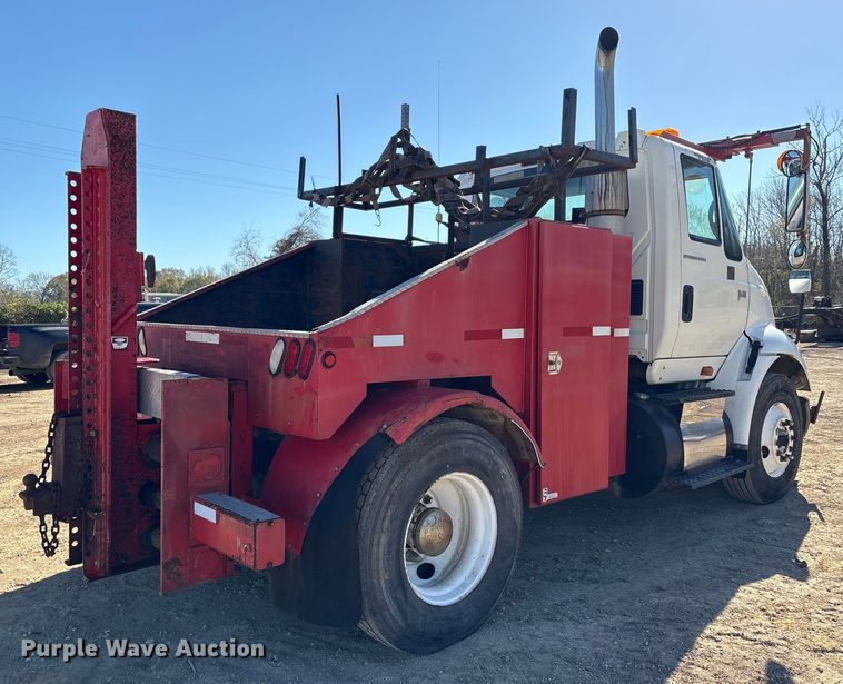 image for item EA7160 2006 International 8600 semi truck