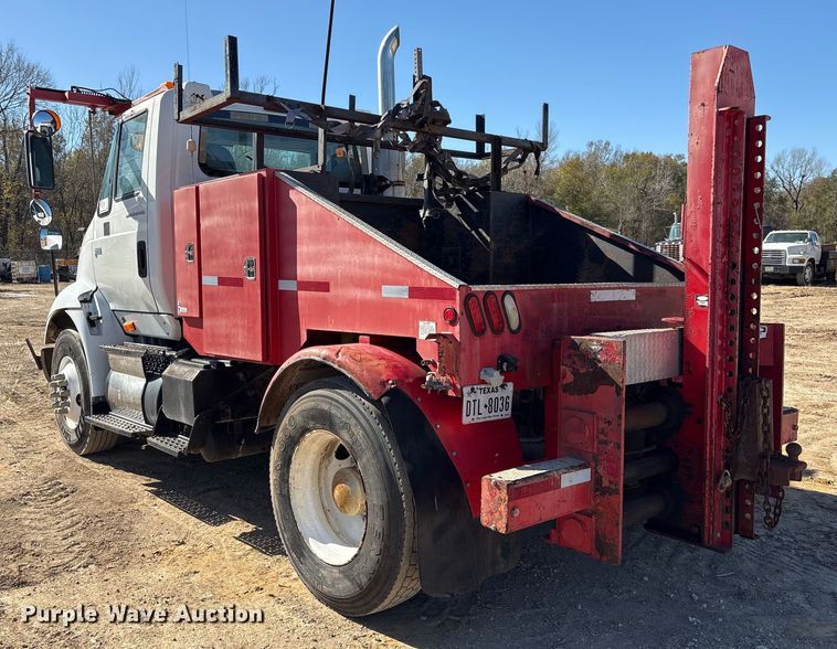 image for item EA7160 2006 International 8600 semi truck