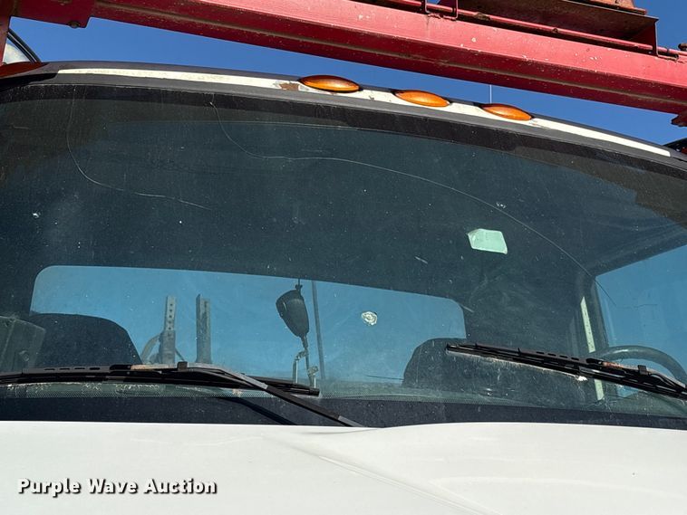 image for item EA7160 2006 International 8600 semi truck