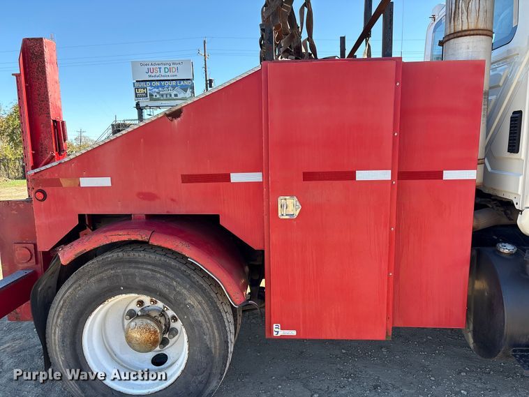 image for item EA7160 2006 International 8600 semi truck