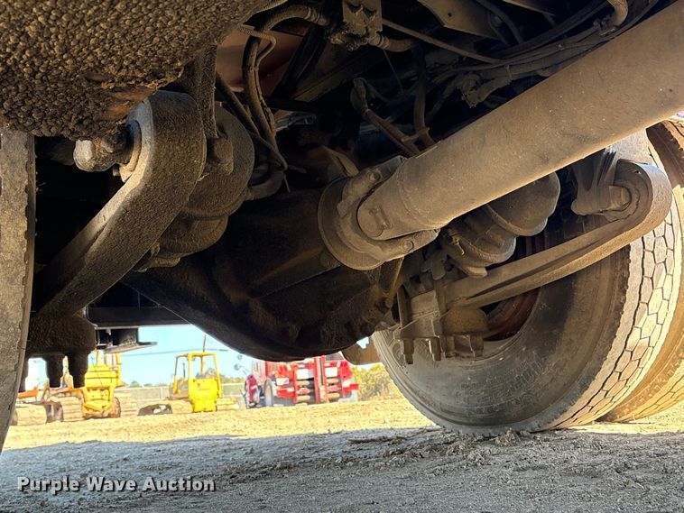 image for item EA7160 2006 International 8600 semi truck