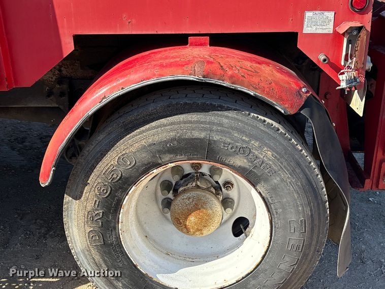 image for item EA7160 2006 International 8600 semi truck