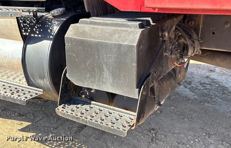 image for item EA7160 2006 International 8600 semi truck