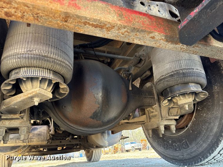 image for item EA7160 2006 International 8600 semi truck