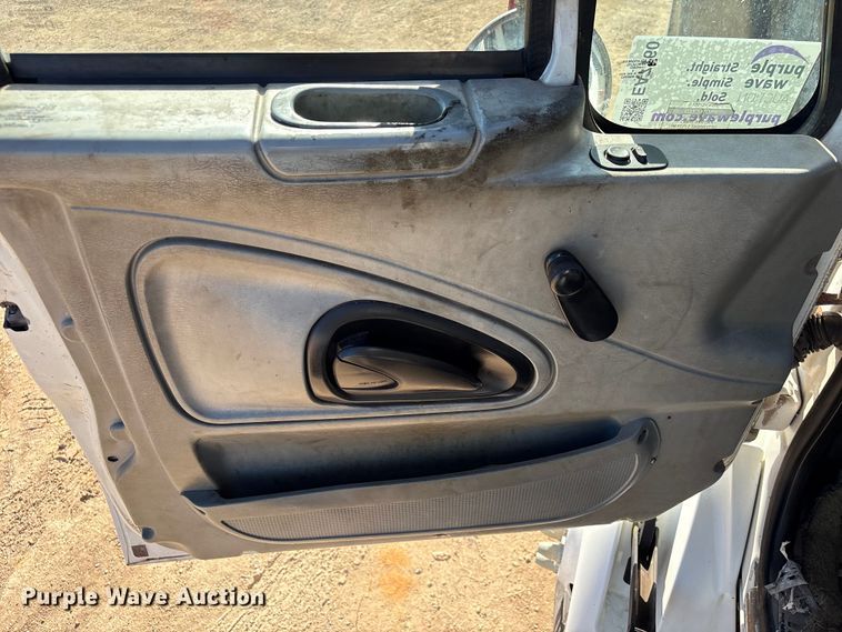 image for item EA7160 2006 International 8600 semi truck