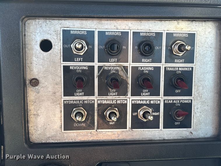 image for item EA7160 2006 International 8600 semi truck