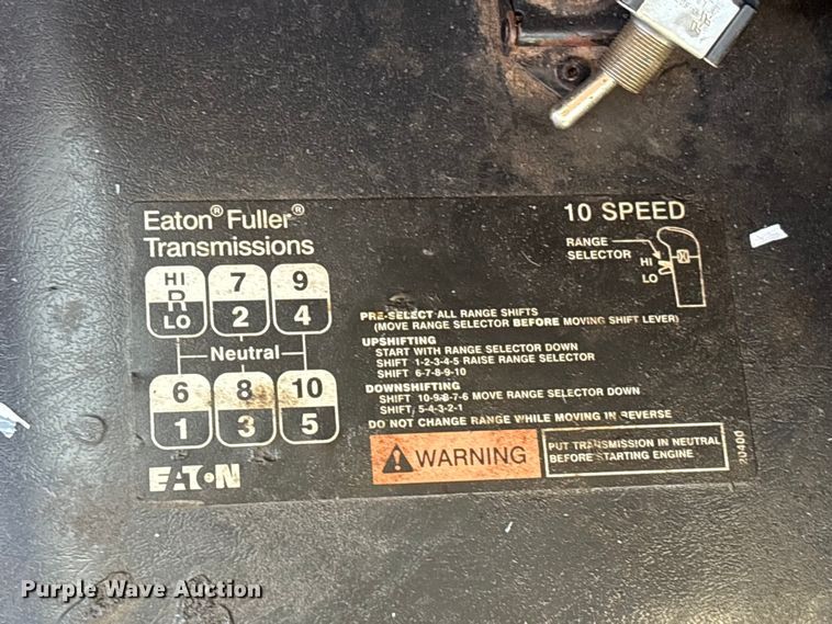 image for item EA7160 2006 International 8600 semi truck