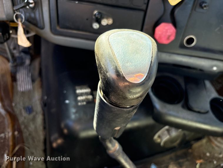 image for item EA7160 2006 International 8600 semi truck