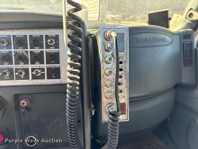 image for item EA7160 2006 International 8600 semi truck