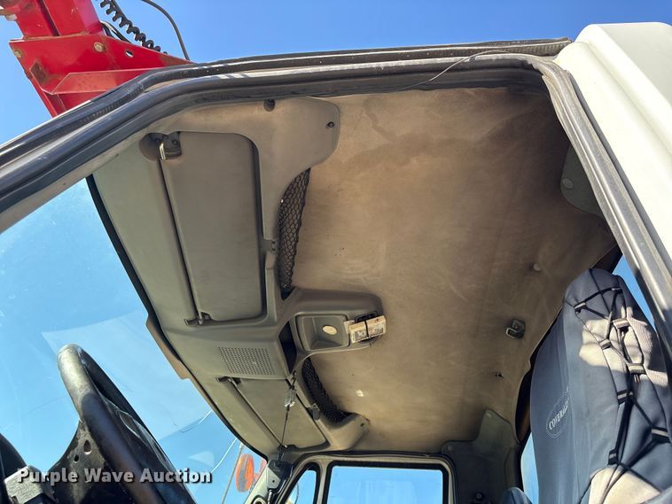 image for item EA7160 2006 International 8600 semi truck