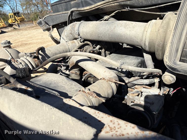 image for item EA7160 2006 International 8600 semi truck