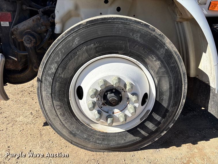 image for item EA7160 2006 International 8600 semi truck