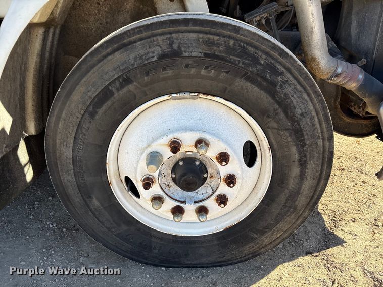 image for item EA7160 2006 International 8600 semi truck