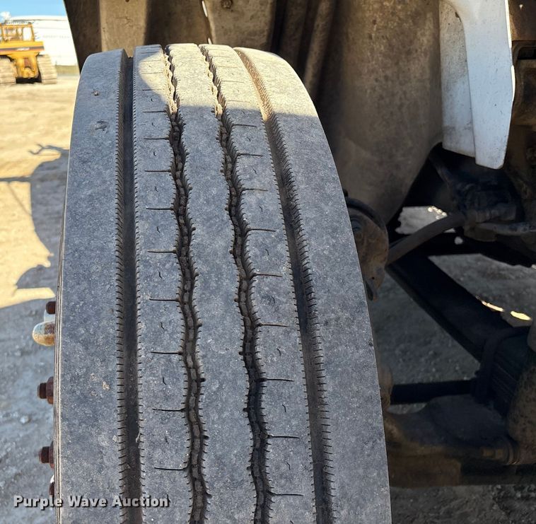 image for item EA7160 2006 International 8600 semi truck